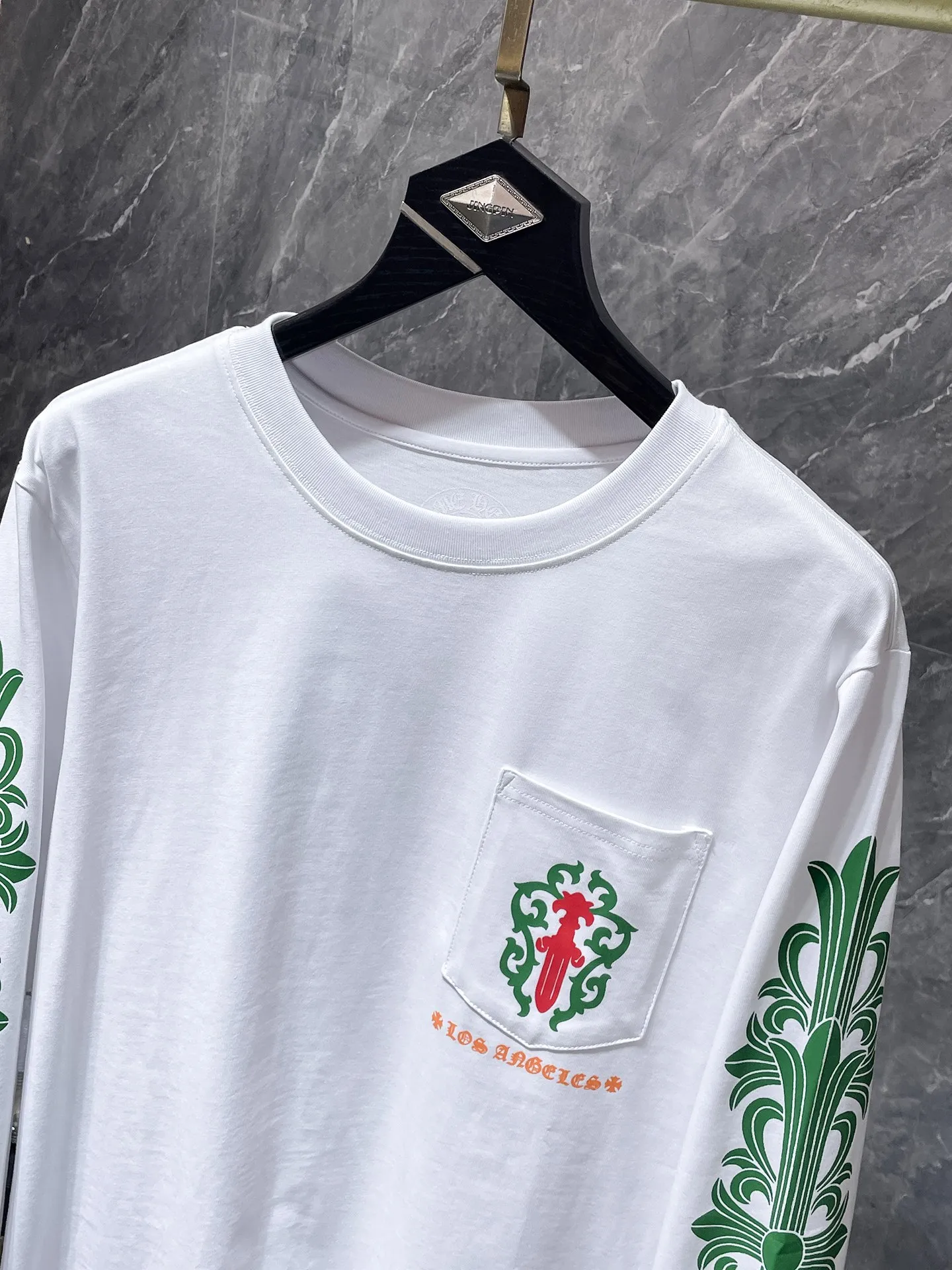 P160 Chrome Hearts🍁Long T series🍁 Available simultaneously at counters❤️ Chrome LA limited vine sword green floral arm long-sleeved T-shirt Imported environmentally friendly glue printing and dyeing Specially customized original 1:1 high weight comfortable fabric 🌈Recommended color: white black🌈 Size: S, M, L, XL